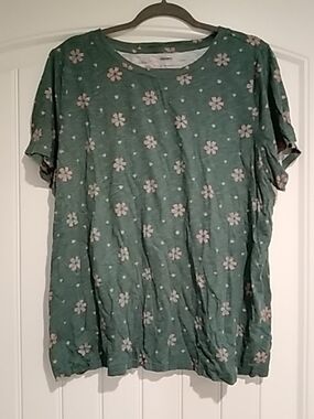 Relaxed Floral Short-Sleeve Tee in Teal Green